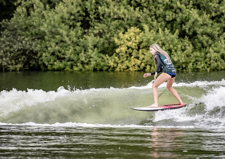 Emilia Whitehouse at the 2022 Malibu Boats UK Wakesurf Nationals - Photo Mantis Pro Media
